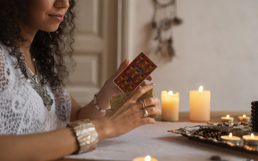 Lecture des carte du tarot par une voyante